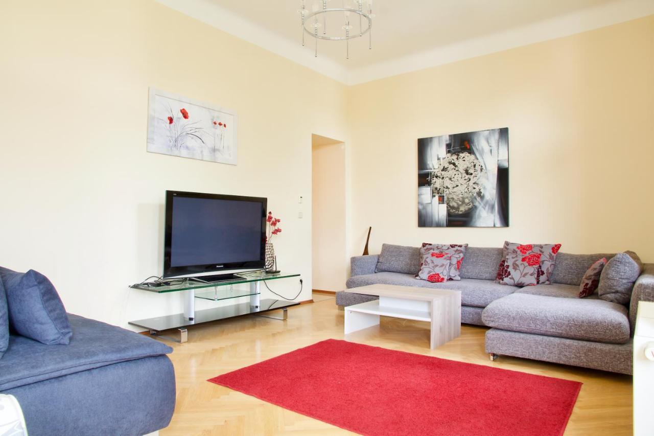Ubytovani 1204 Na Ulici Krale Jiriho Apartment Karlovy Vary Luaran gambar