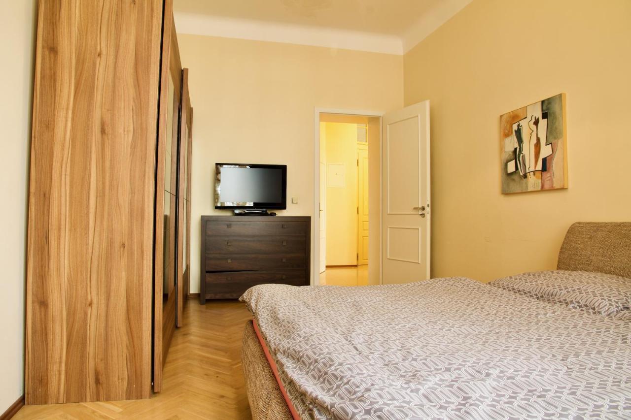 Ubytovani 1204 Na Ulici Krale Jiriho Apartment Karlovy Vary Luaran gambar